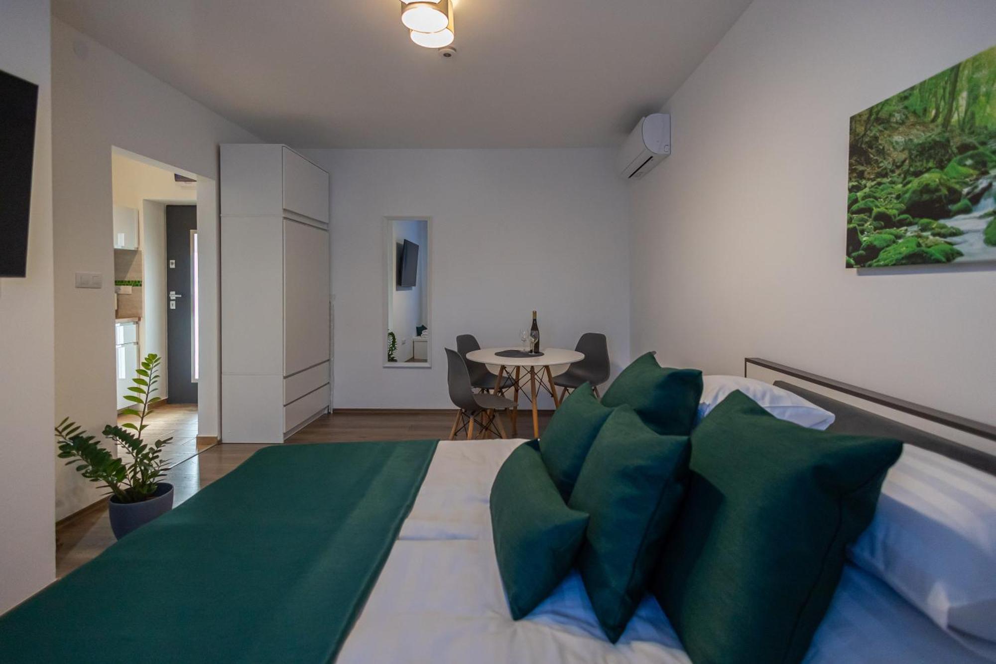 Happy Home Apartman Мішкольц Екстер'єр фото