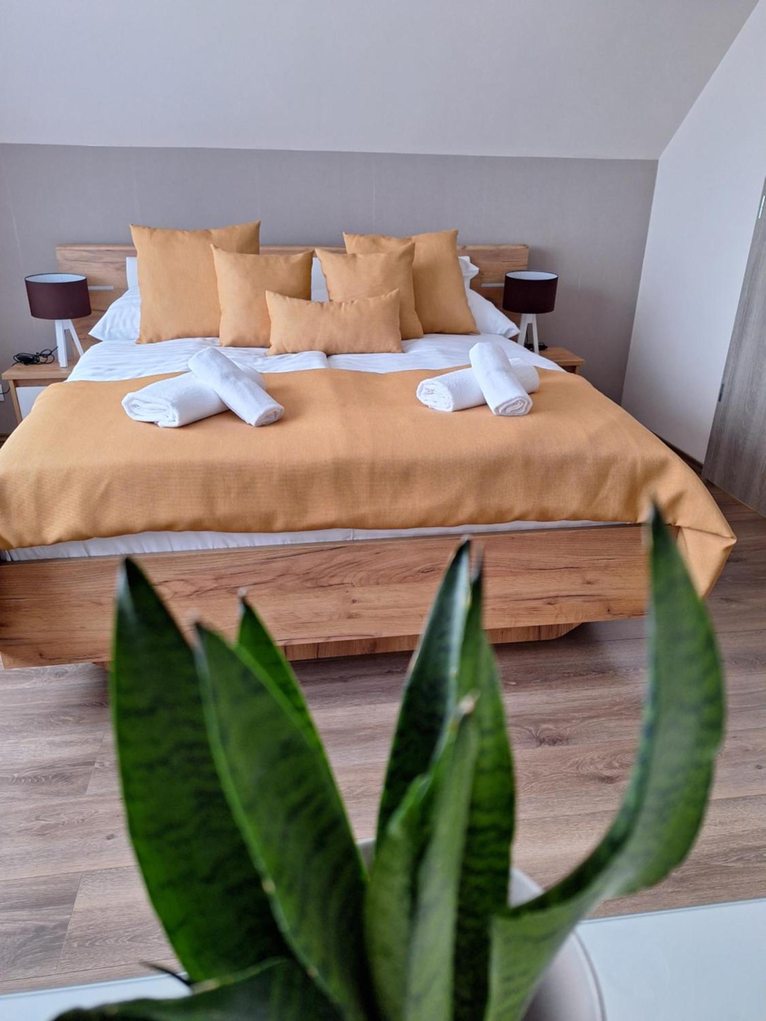 Happy Home Apartman Мішкольц Екстер'єр фото