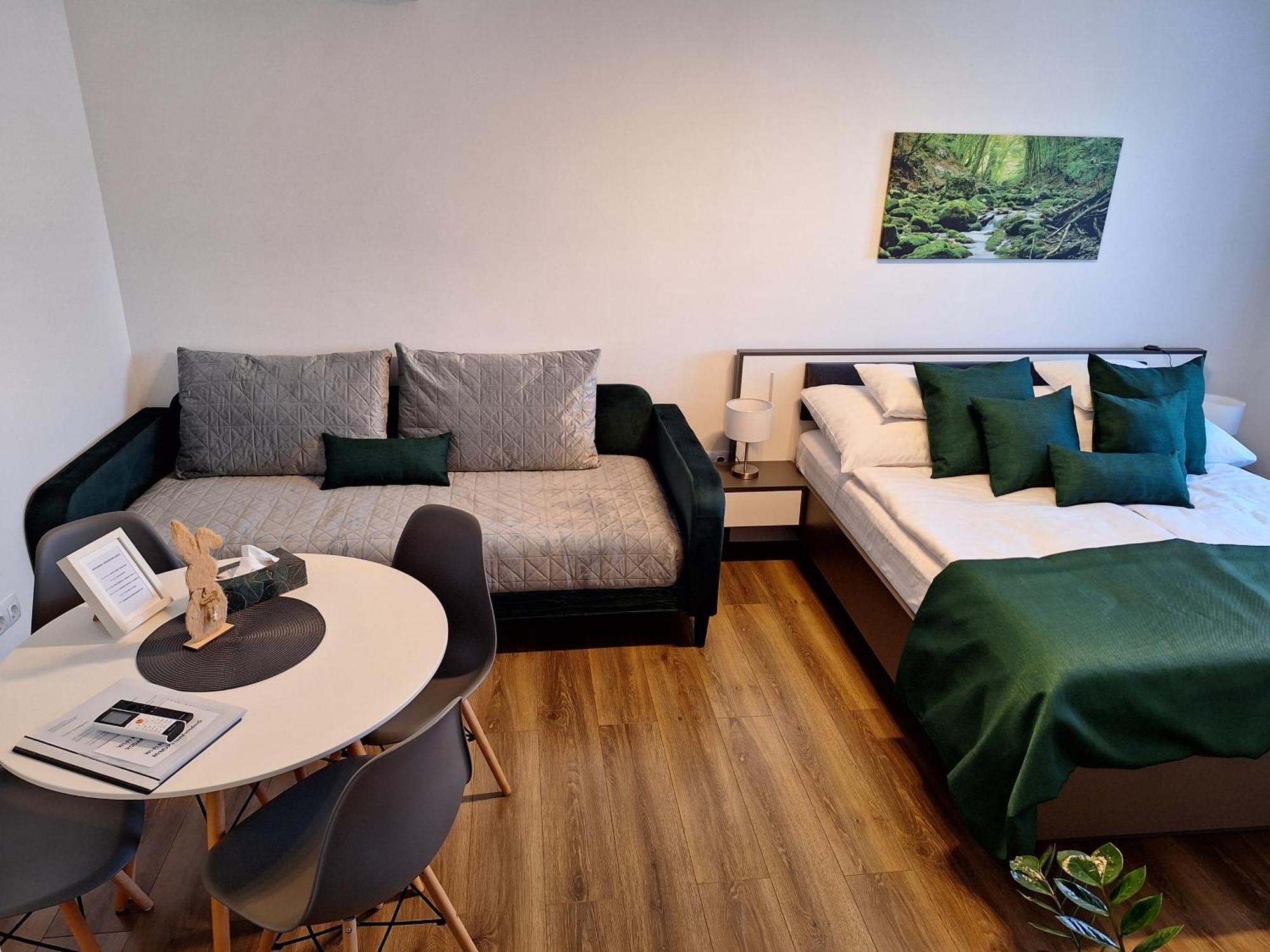 Happy Home Apartman Мішкольц Екстер'єр фото